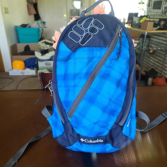 green patagonia sling bag Basin Guidewater 15L Both with a polyurethane Expandable Carry On Travel Model:Casting 9'6